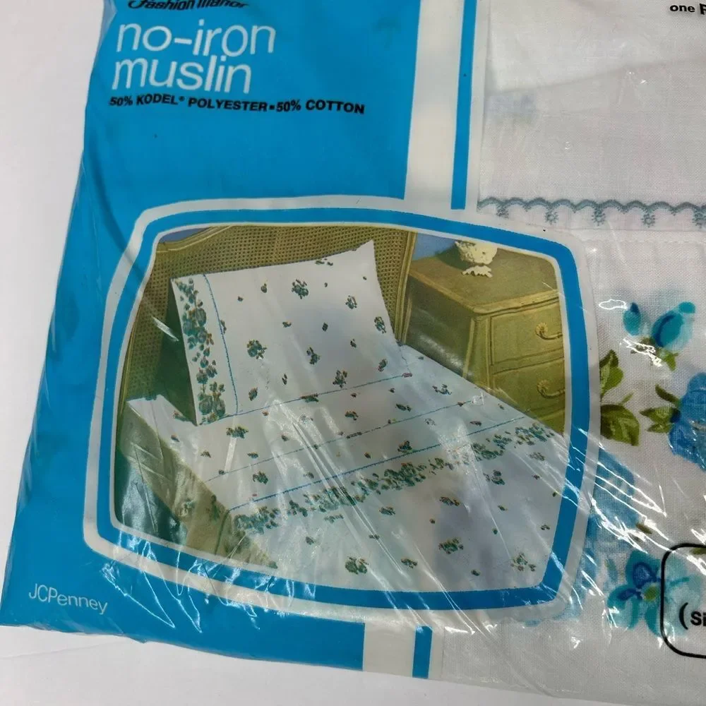 New deadstock vintage 70s JCPenney No-Iron Muslin Twin flat Sheet - Blue Floral